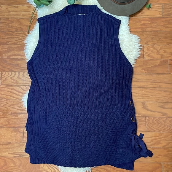 Jennifer Lopez Navy Sleeveless Knit Sweater/ Side Tie Feature & Gold Hardware 2X - Picture 4 of 9